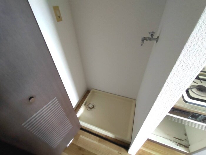 物件内観写真18　(洗濯機置場)