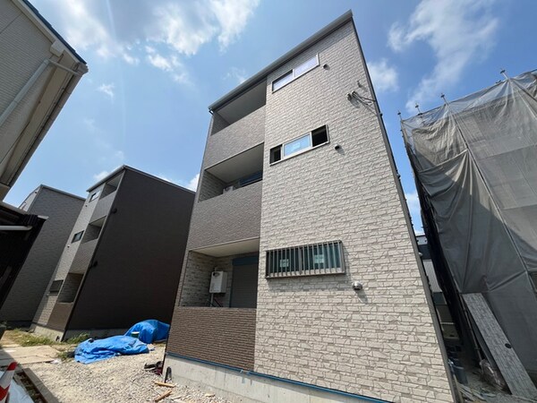 建築中