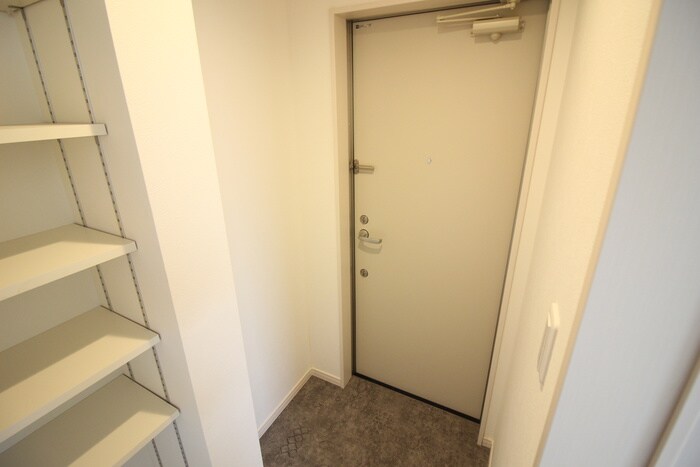 物件内観写真16　(玄関)