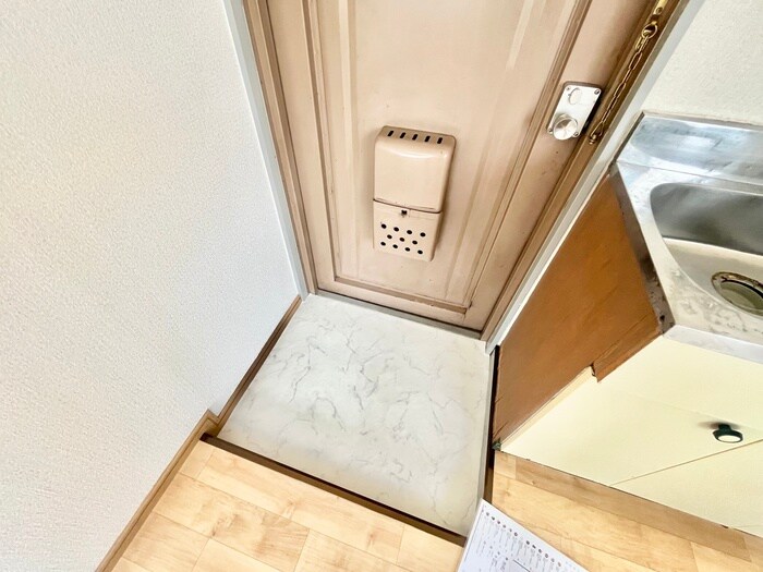 物件内観写真18　(玄関)