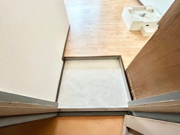 物件内観写真18　(玄関)