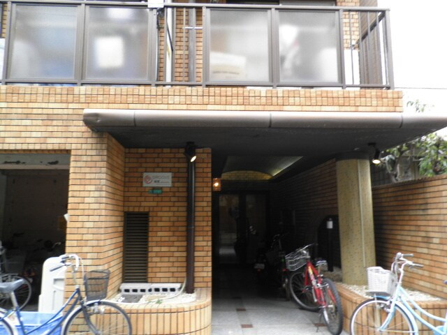 物件外観写真2　(エントランス部分)