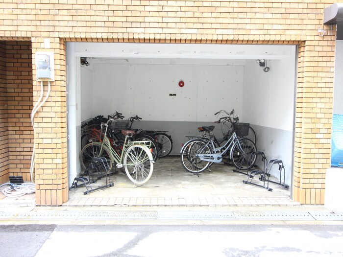 物件外観写真3　(駐輪場)