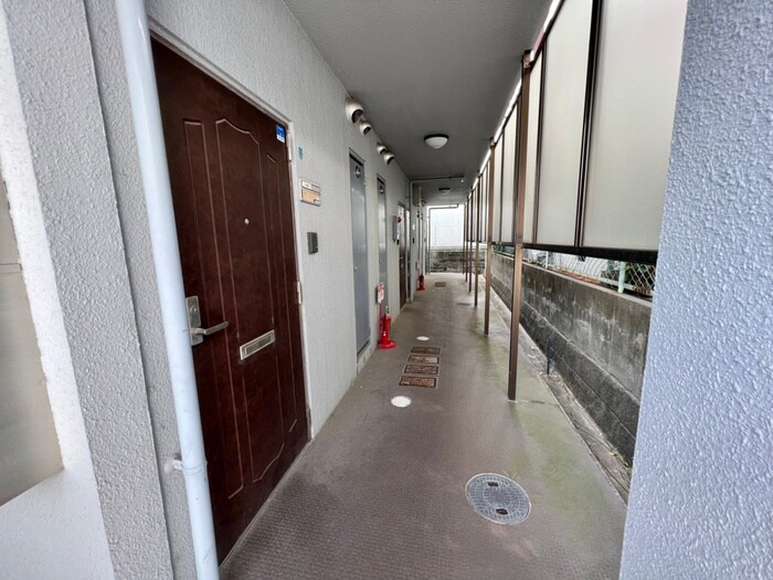 物件外観写真6　(エントランス部分)