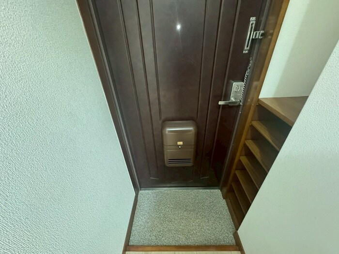 物件内観写真13　(玄関)