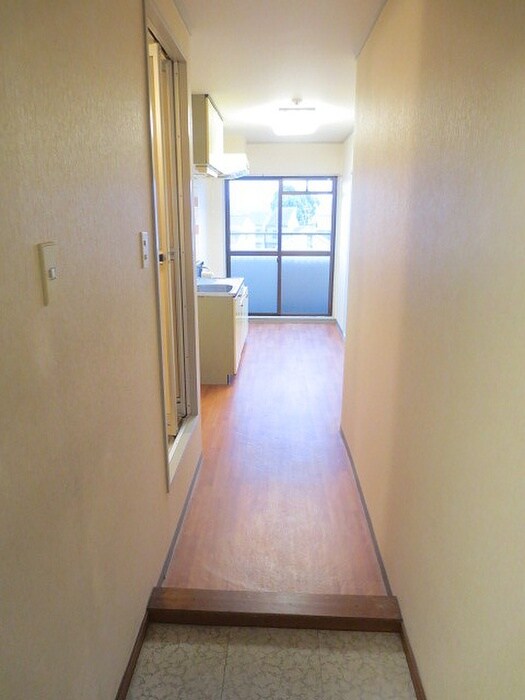 物件内観写真13　(玄関)