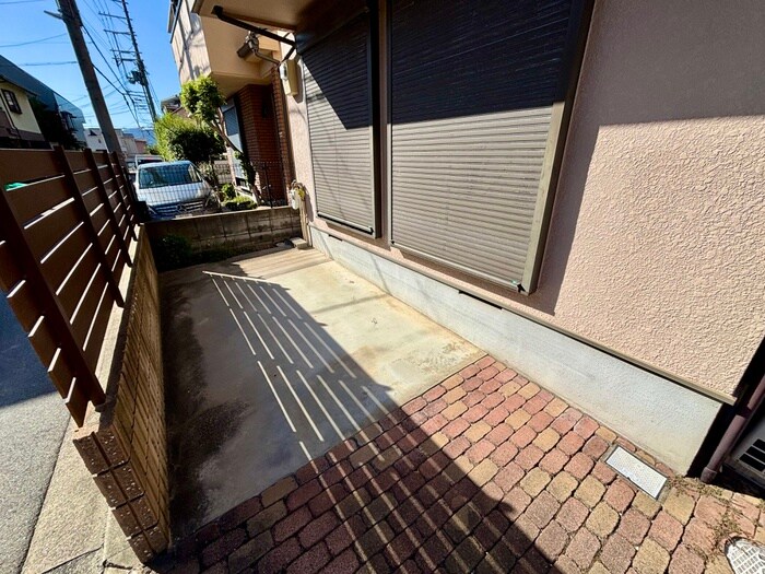 物件外観写真6　(駐車場)