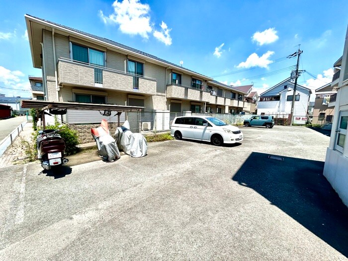 物件外観写真4　(駐車場)