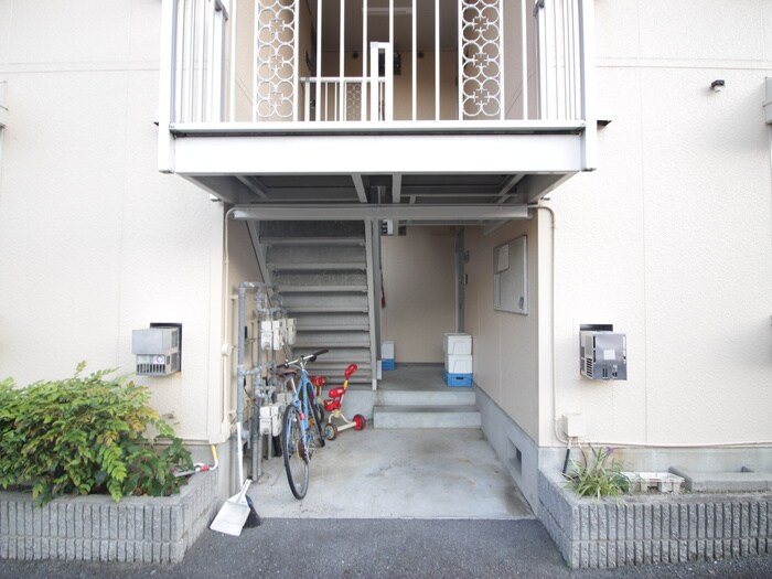 物件外観写真3　(エントランス部分)