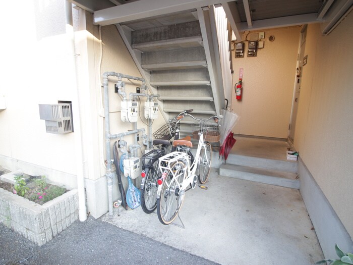 物件外観写真4　(駐輪場)
