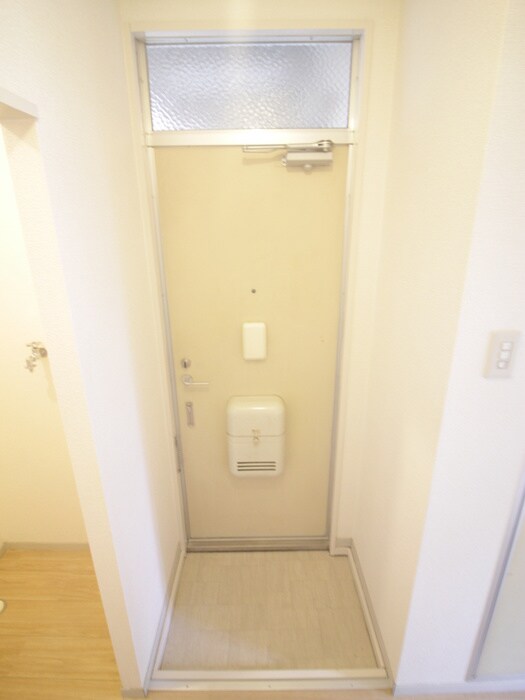 物件内観写真17　(玄関)