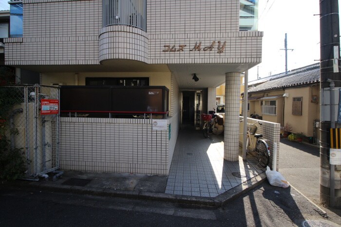 物件外観写真3　(エントランス部分)