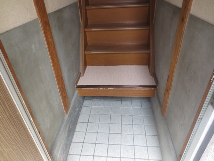 物件内観写真16　(玄関)