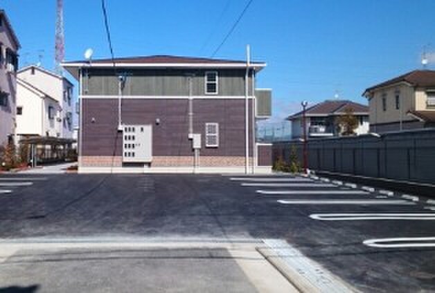 物件外観写真2　(駐車場)