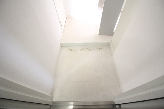 物件内観写真7　(玄関)