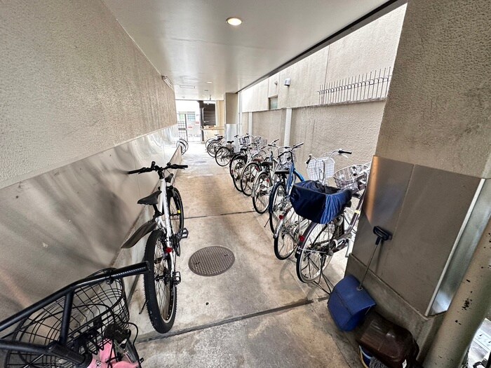 物件外観写真4　(駐輪場)