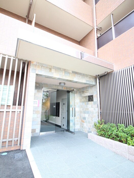 物件外観写真5　(エントランス部分)