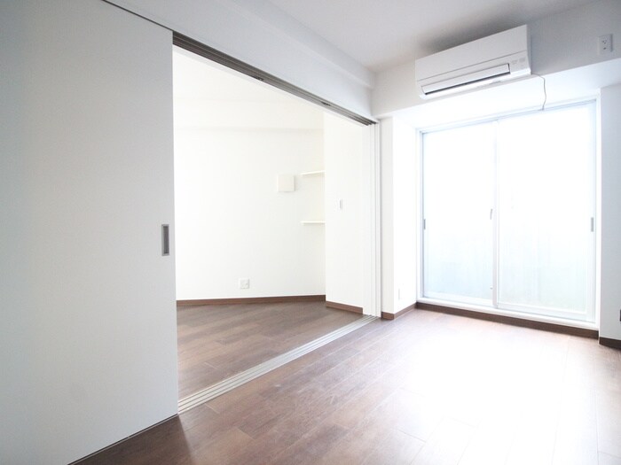 物件内観写真8　(室内からの展望)