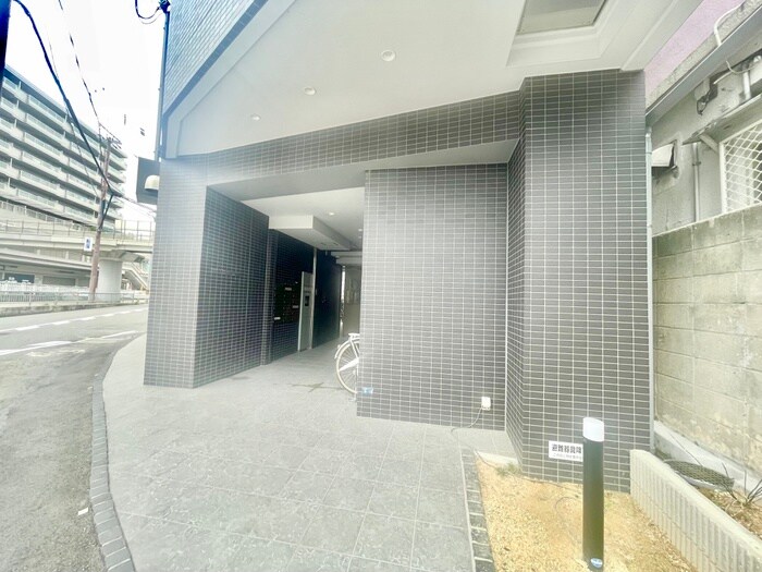 物件外観写真6　(エントランス部分)