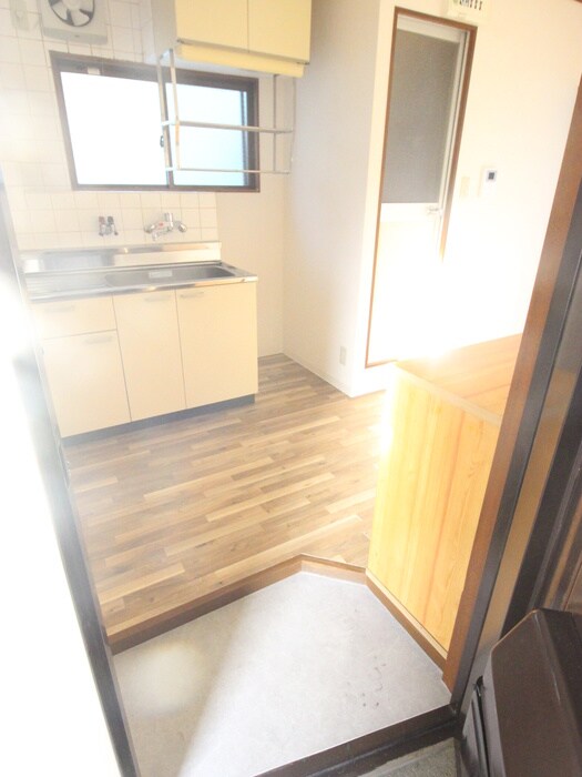 物件内観写真16　(玄関)