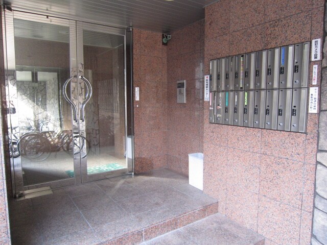 物件外観写真2　(エントランス部分)