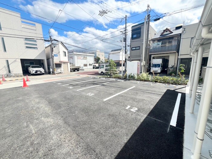 物件外観写真4　(駐車場)