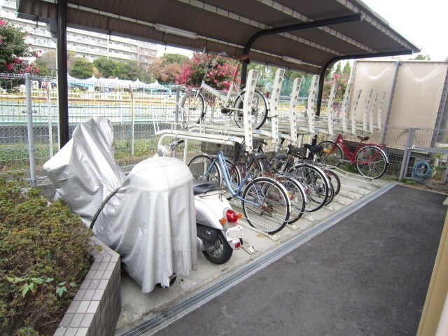 物件外観写真3　(駐輪場)