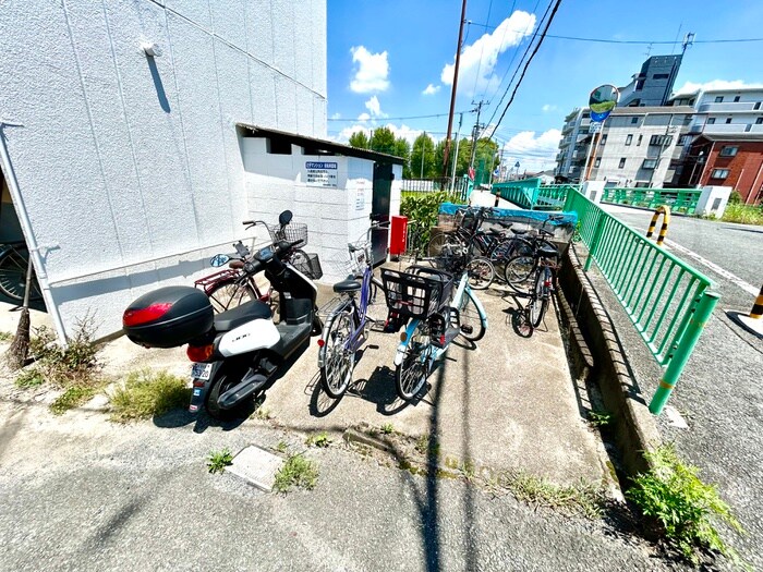 物件外観写真6　(駐輪場)