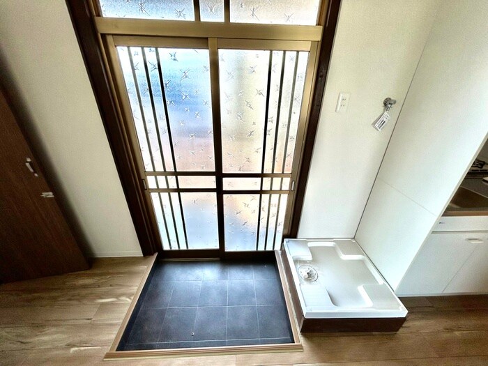 物件内観写真12　(玄関)