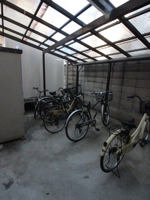 物件外観写真5　(駐輪場)