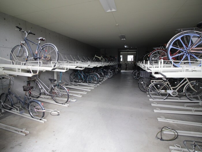 物件外観写真4　(駐輪場)