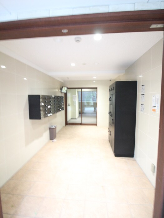 物件外観写真5　(エントランス部分)