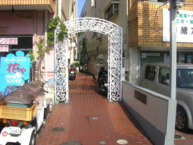 物件外観写真2　(エントランス部分)