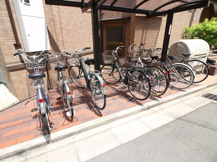 物件外観写真4　(駐輪場)