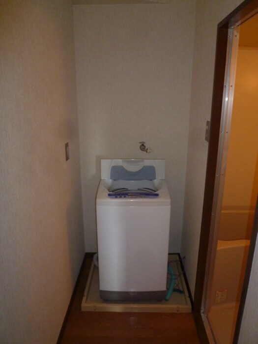 物件内観写真10　(洗濯機置場)