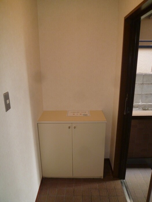 物件内観写真16　(玄関)