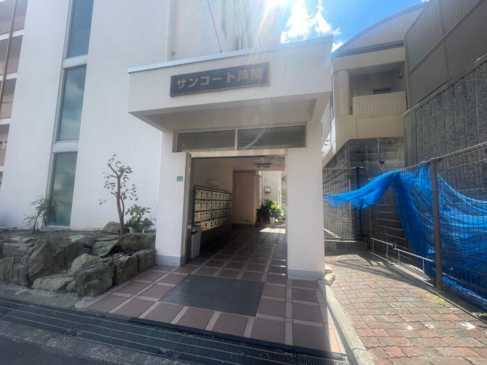 物件外観写真4　(エントランス部分)