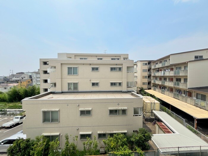 物件内観写真16　(室内からの展望)