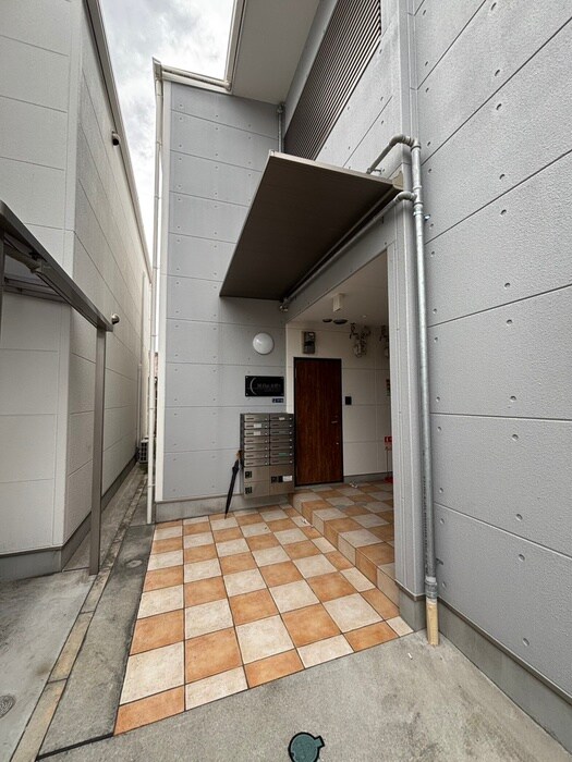 物件外観写真2　(エントランス部分)
