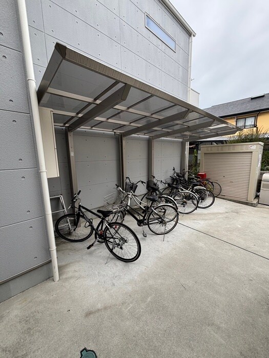 物件外観写真3　(駐輪場)