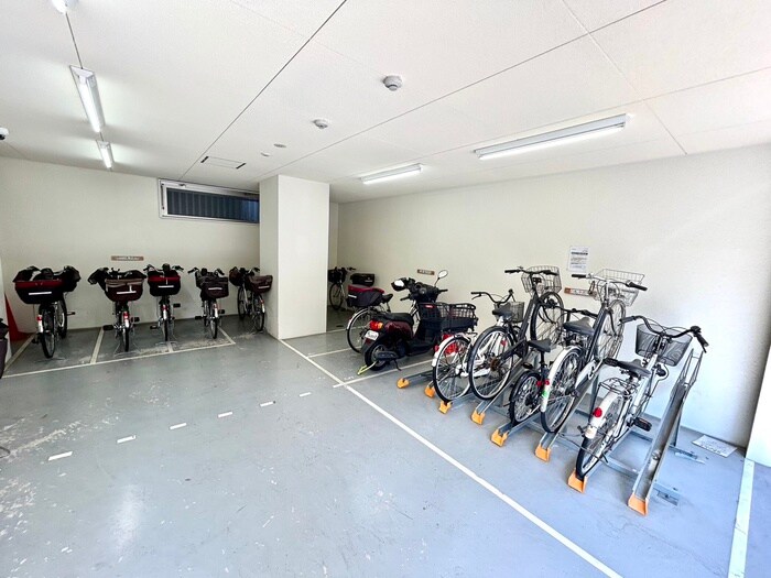 物件外観写真3　(駐輪場)
