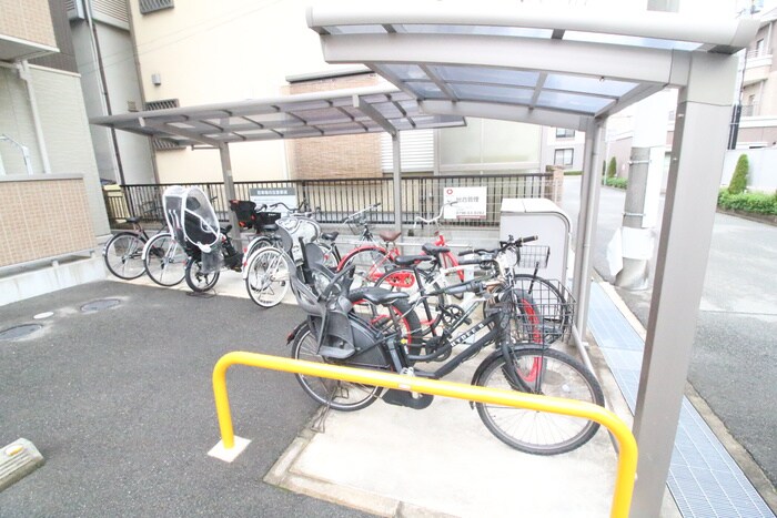 物件外観写真5　(駐輪場)
