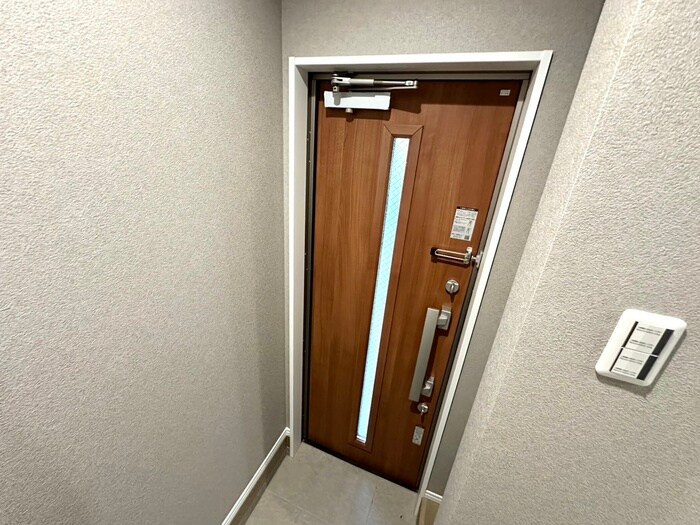 物件内観写真18　(玄関)