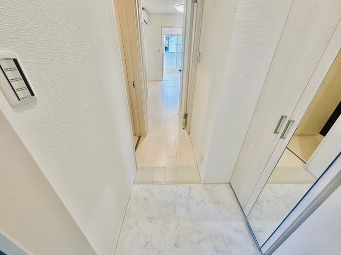 物件内観写真18　(玄関)