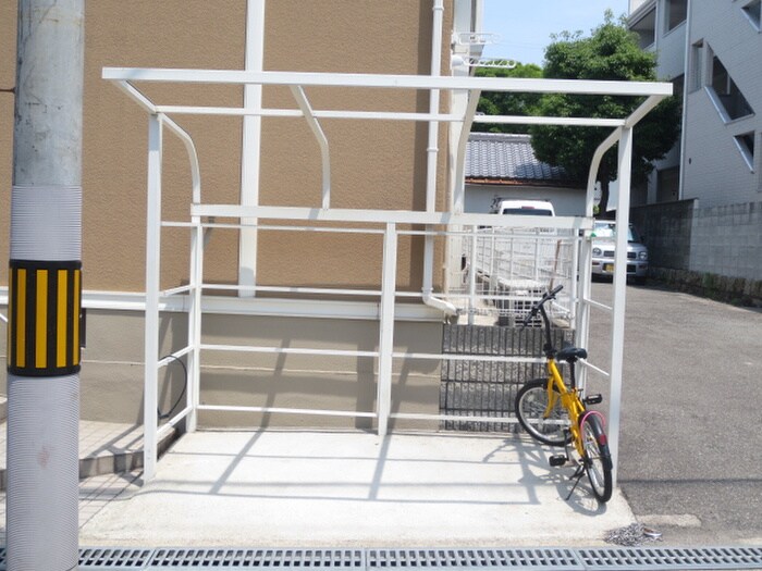 物件外観写真3　(駐輪場)