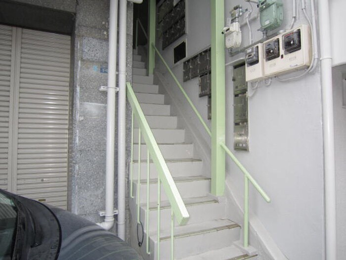 物件外観写真4　(エントランス部分)