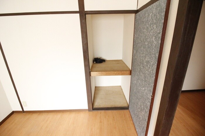 物件内観写真12　(収納)