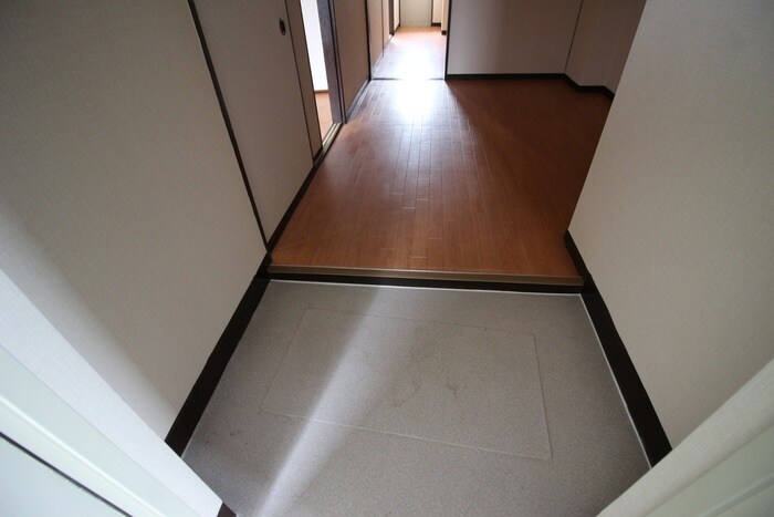 物件内観写真13　(玄関)