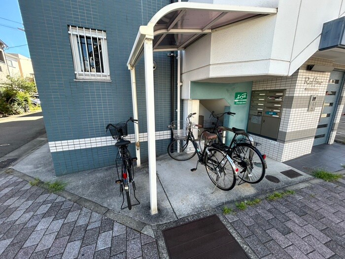物件外観写真3　(駐輪場)