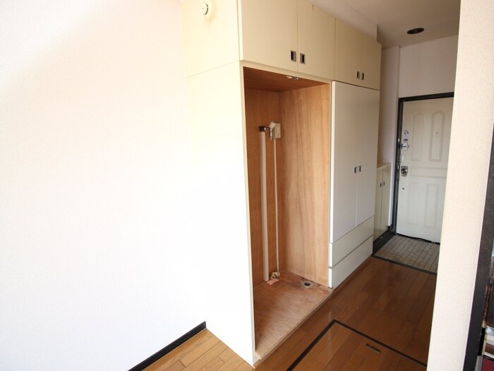 物件内観写真14　(洗濯機置場)